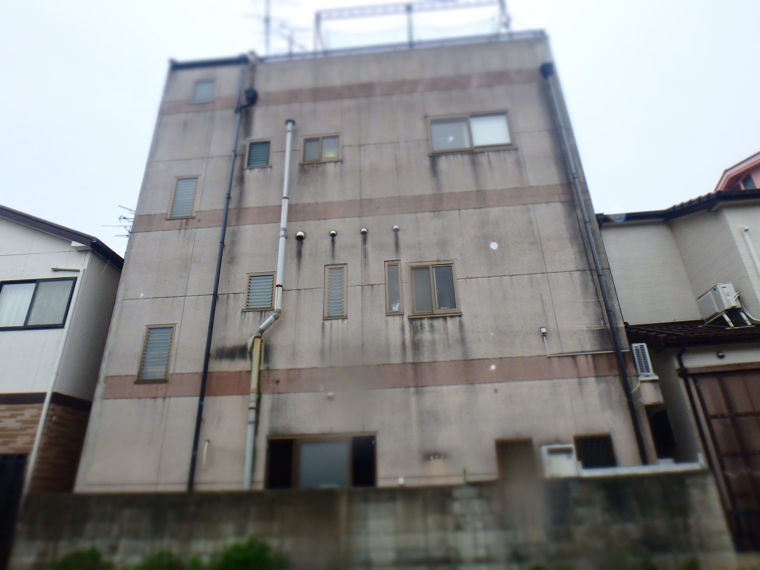 U邸